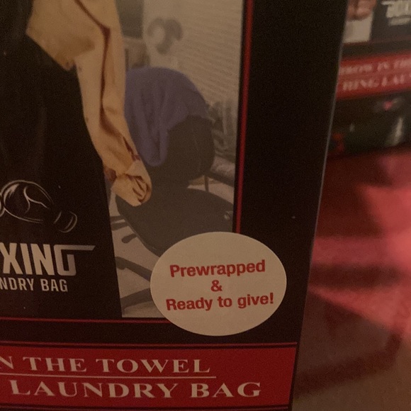 NWT Throw In the Towel Punching Laundry bag - Picture 4 of 5